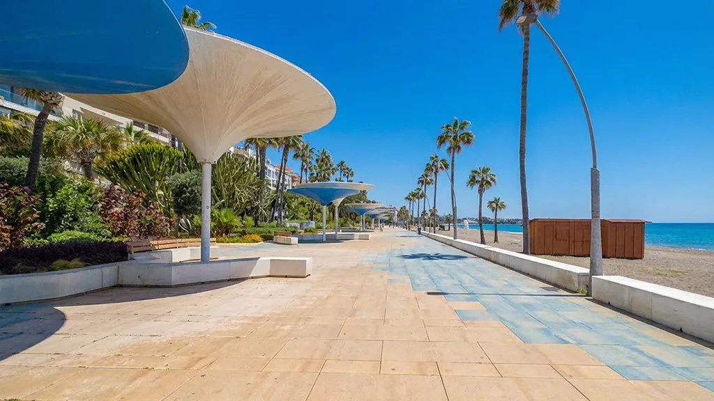 Buy 3 bedrooms apartment in Estepona