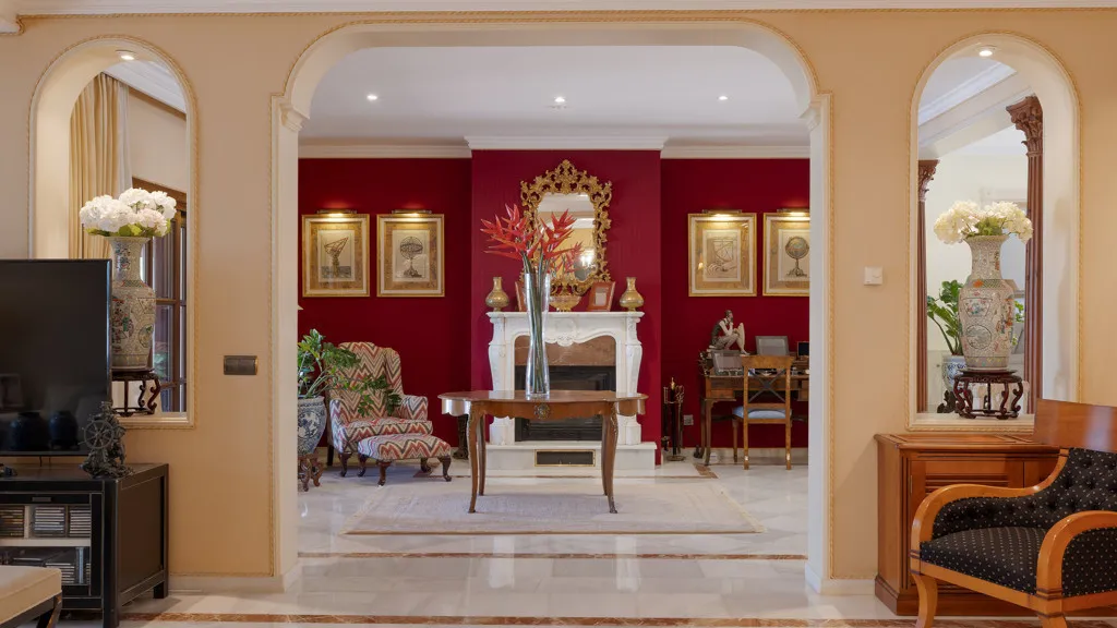 Buy Estepona 5 bedrooms chalet