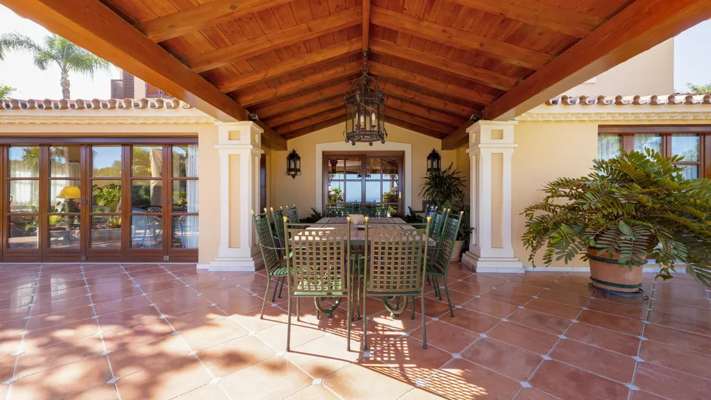Buy Estepona 5 bedrooms chalet