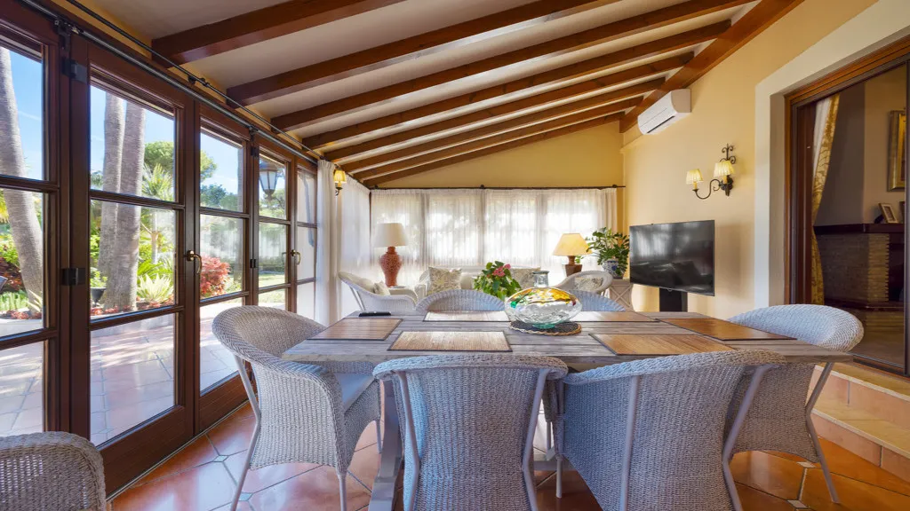 Buy Estepona 5 bedrooms chalet