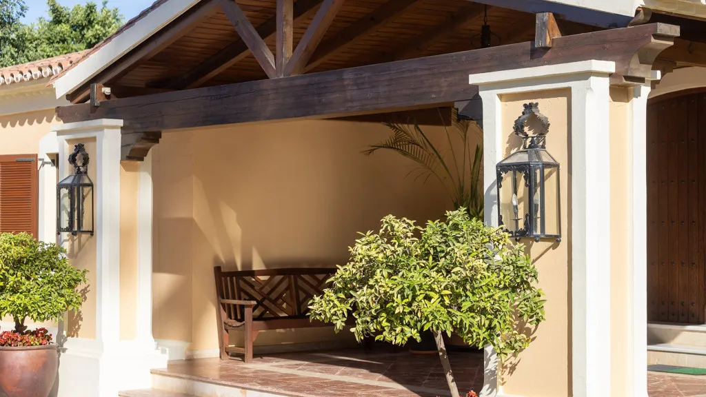 Buy Estepona 5 bedrooms chalet