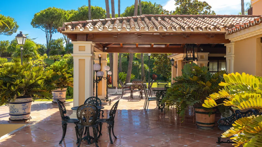 Buy Estepona 5 bedrooms chalet