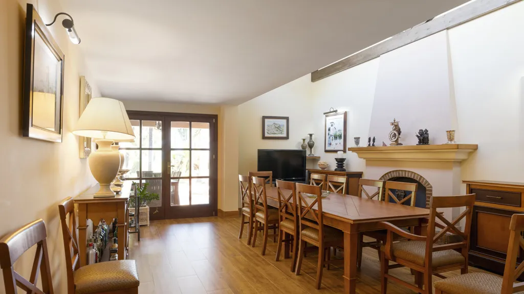 Buy Estepona 5 bedrooms chalet
