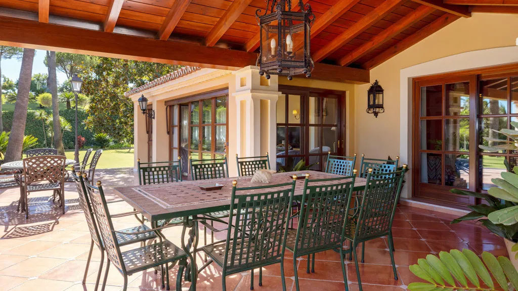 Buy Estepona 5 bedrooms chalet