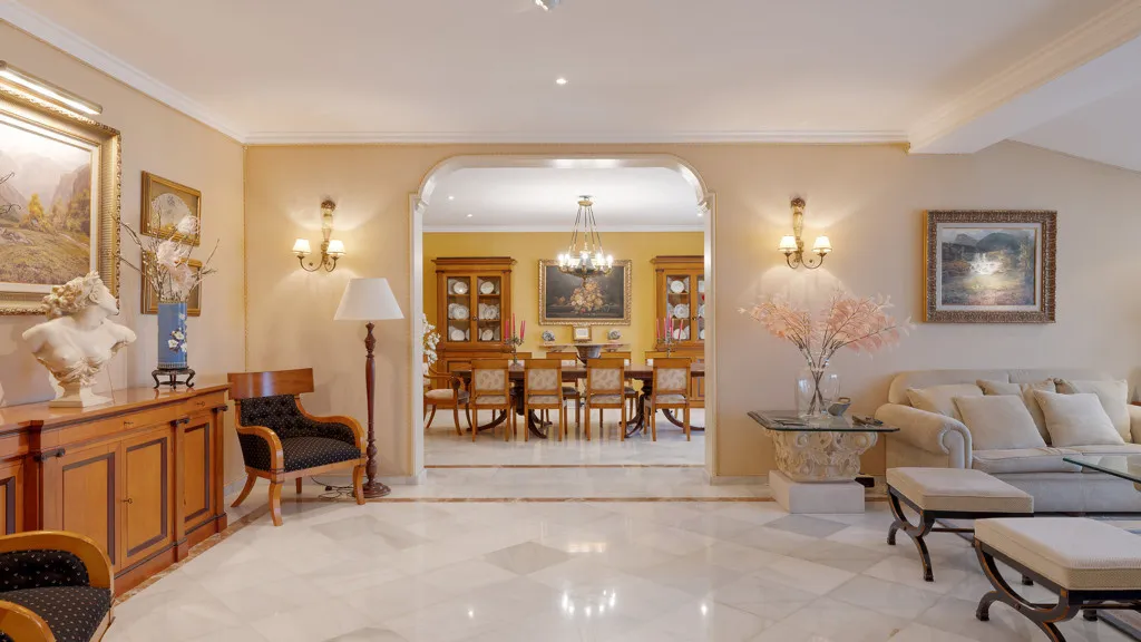 Buy Estepona 5 bedrooms chalet