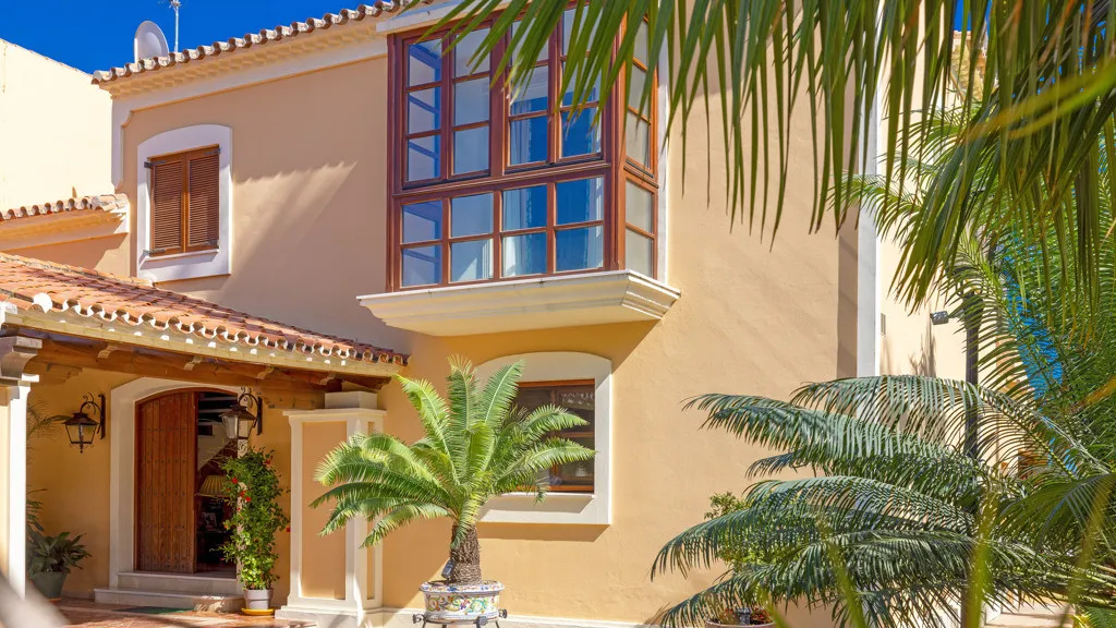 Buy Estepona 5 bedrooms chalet