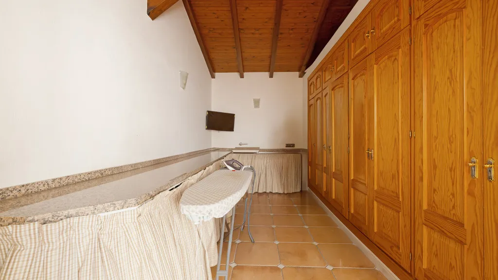 Buy Estepona 5 bedrooms chalet