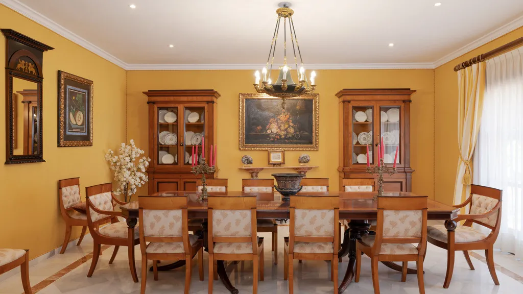 Buy Estepona 5 bedrooms chalet