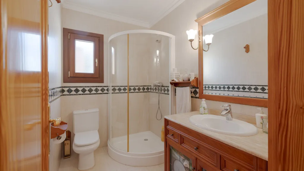 Buy Estepona 5 bedrooms chalet