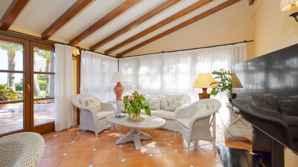 Buy Estepona 5 bedrooms chalet