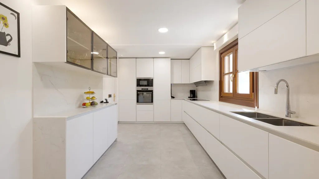 Buy Estepona 5 bedrooms chalet