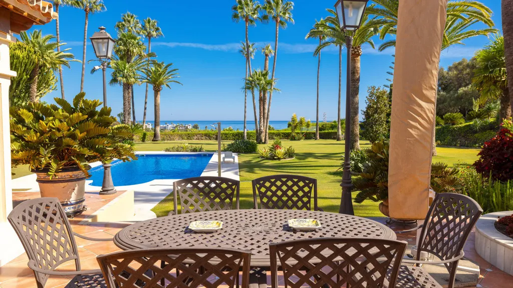 Buy Estepona 5 bedrooms chalet