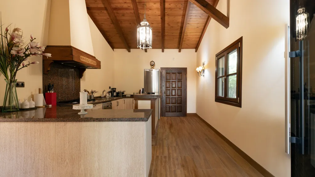 Buy Estepona 5 bedrooms chalet