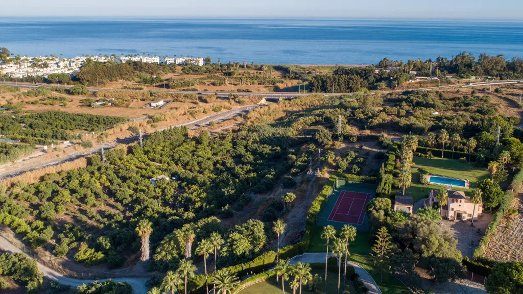 Buy Estepona 5 bedrooms chalet