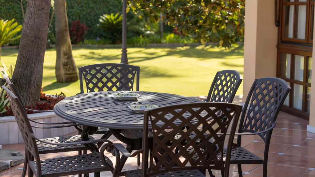 Buy Estepona 5 bedrooms chalet