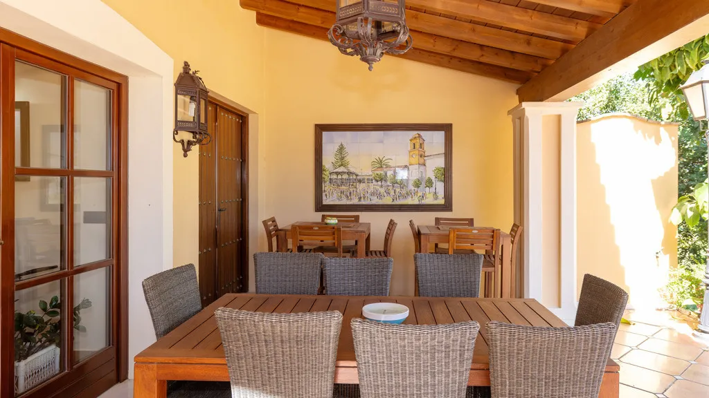 Buy Estepona 5 bedrooms chalet