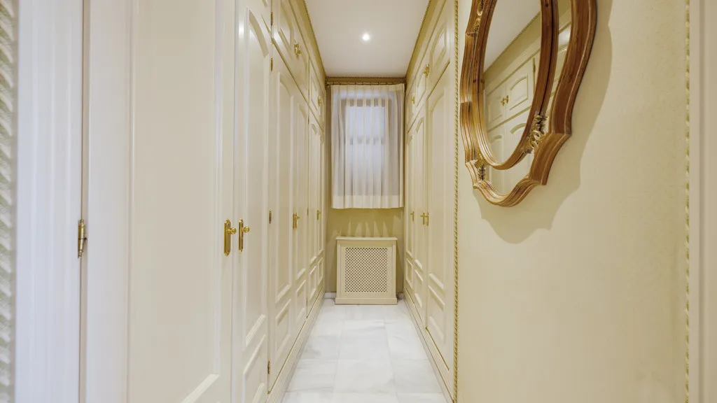 Buy Estepona 5 bedrooms chalet