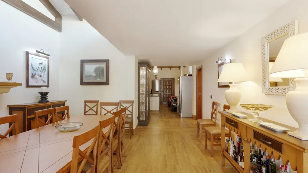 Buy Estepona 5 bedrooms chalet
