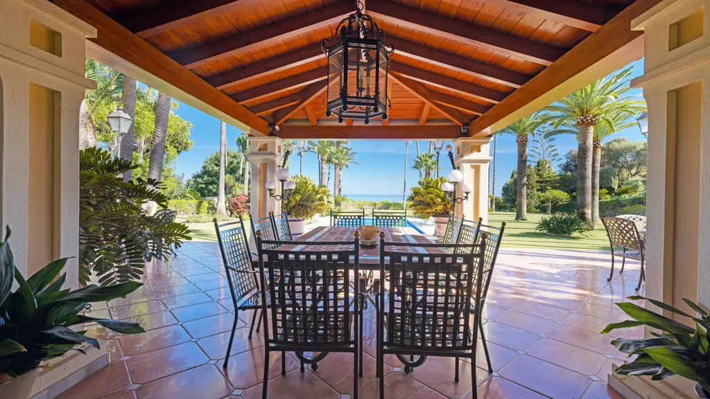 Buy Estepona 5 bedrooms chalet