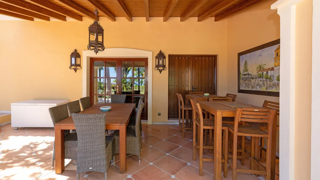 Buy Estepona 5 bedrooms chalet