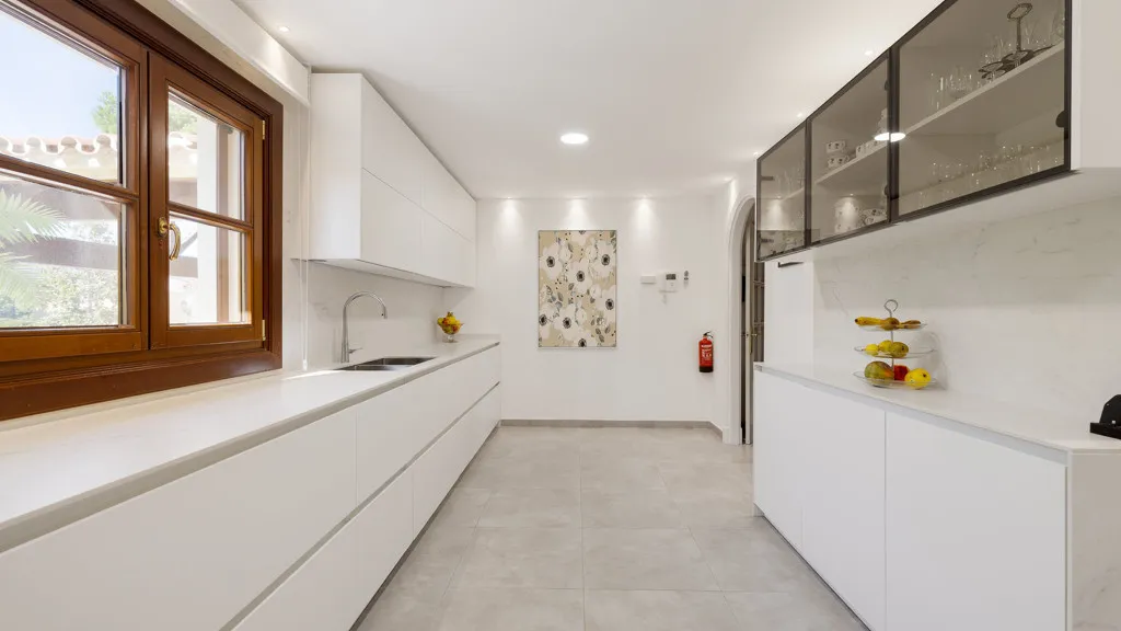 Buy Estepona 5 bedrooms chalet