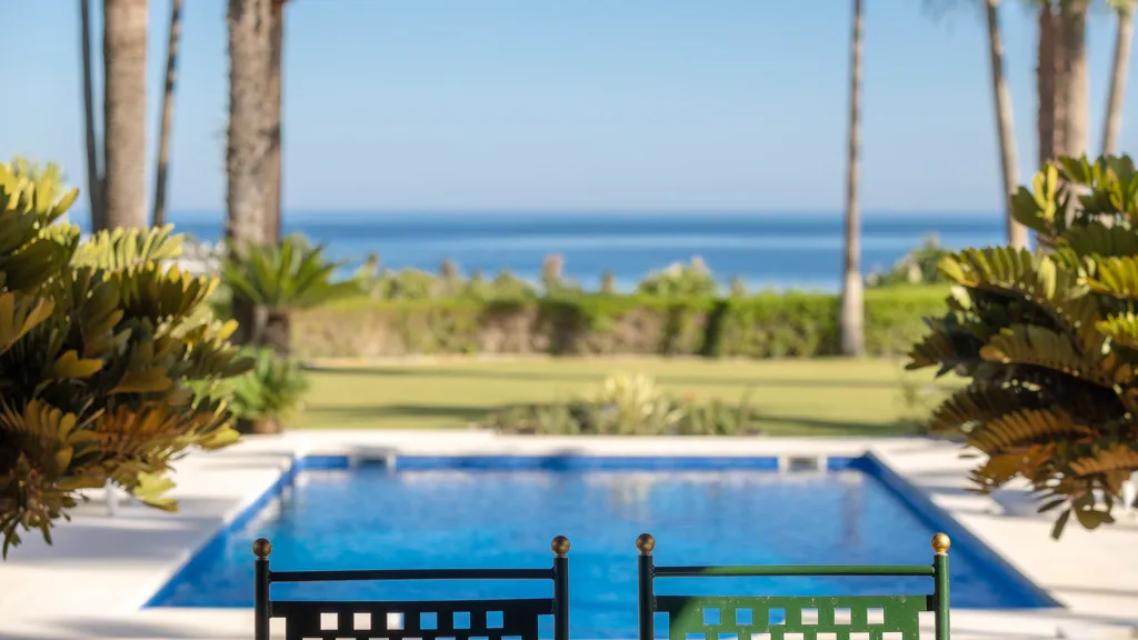 Buy Estepona 5 bedrooms chalet