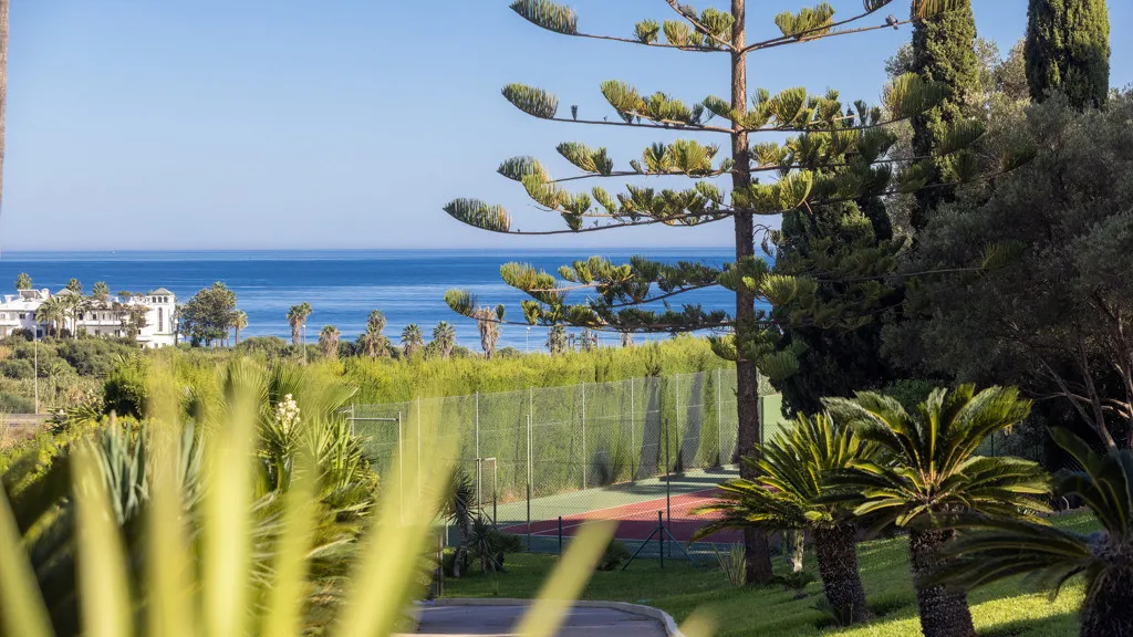 Buy Estepona 5 bedrooms chalet