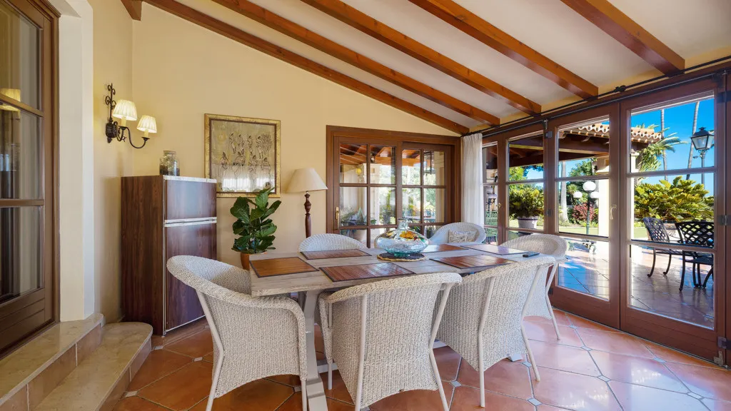 Buy Estepona 5 bedrooms chalet