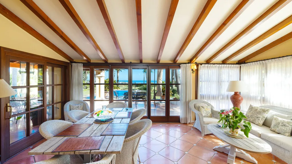 Buy Estepona 5 bedrooms chalet