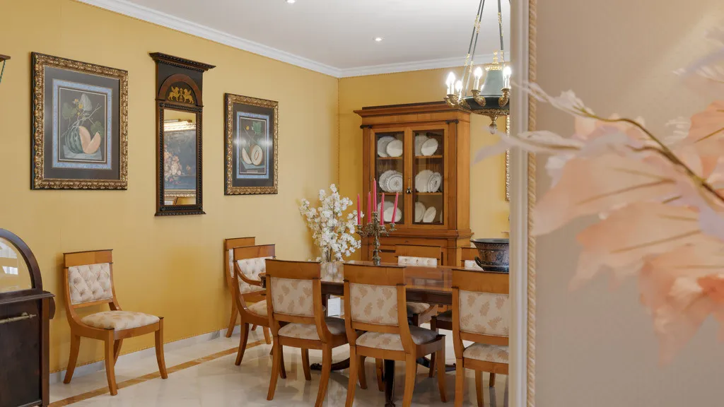 Buy Estepona 5 bedrooms chalet