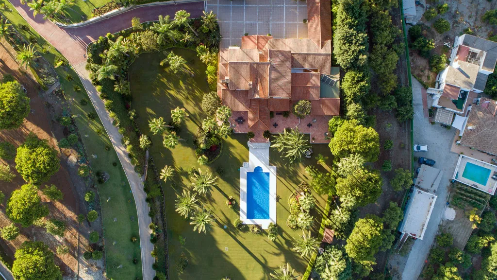 Buy Estepona 5 bedrooms chalet