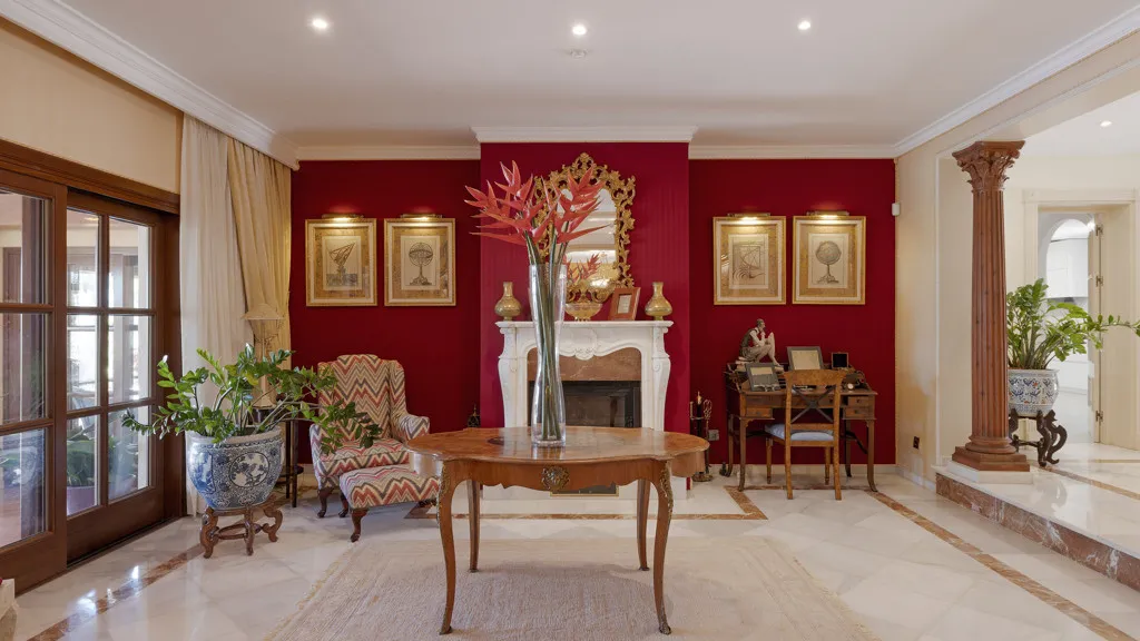 Buy Estepona 5 bedrooms chalet