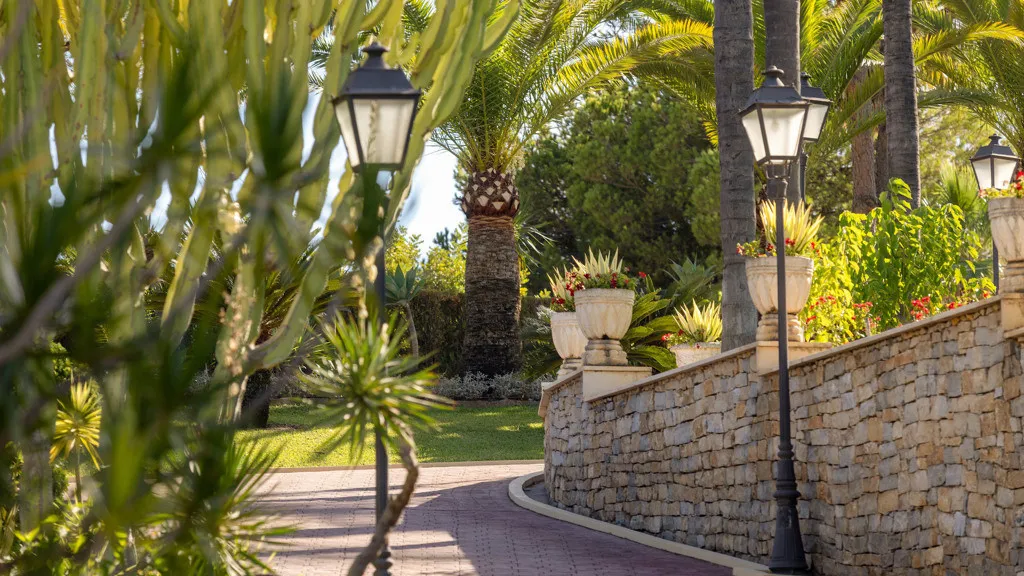 Buy Estepona 5 bedrooms chalet