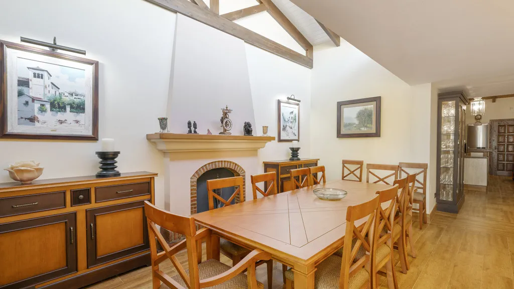 Buy Estepona 5 bedrooms chalet