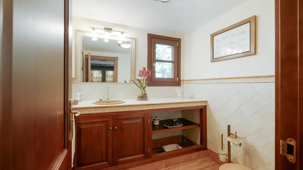 Buy Estepona 5 bedrooms chalet