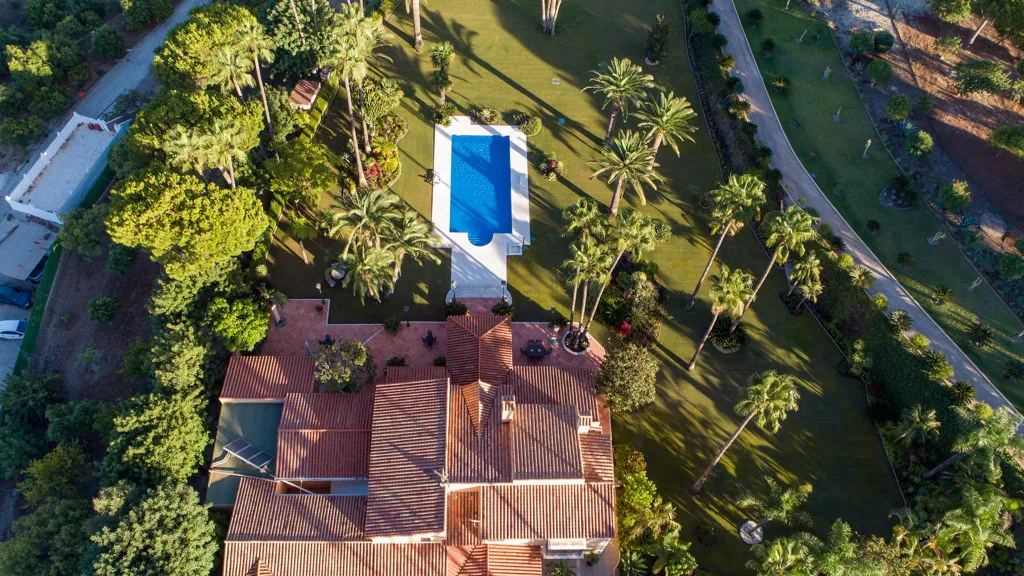 Buy Estepona 5 bedrooms chalet