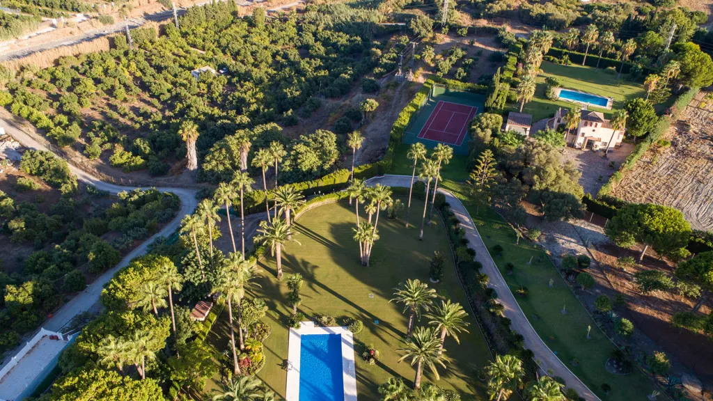 Buy Estepona 5 bedrooms chalet