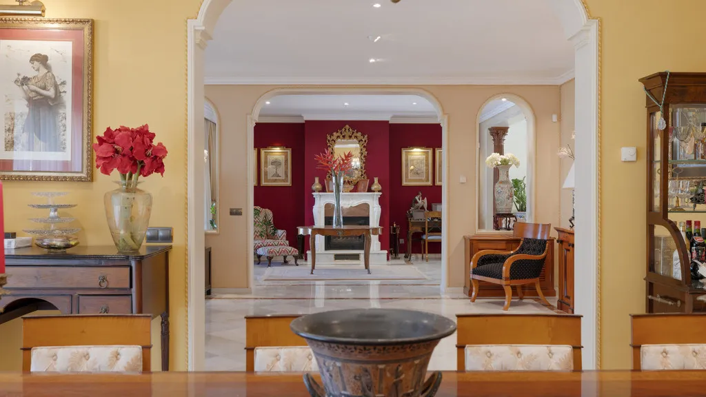 Buy Estepona 5 bedrooms chalet