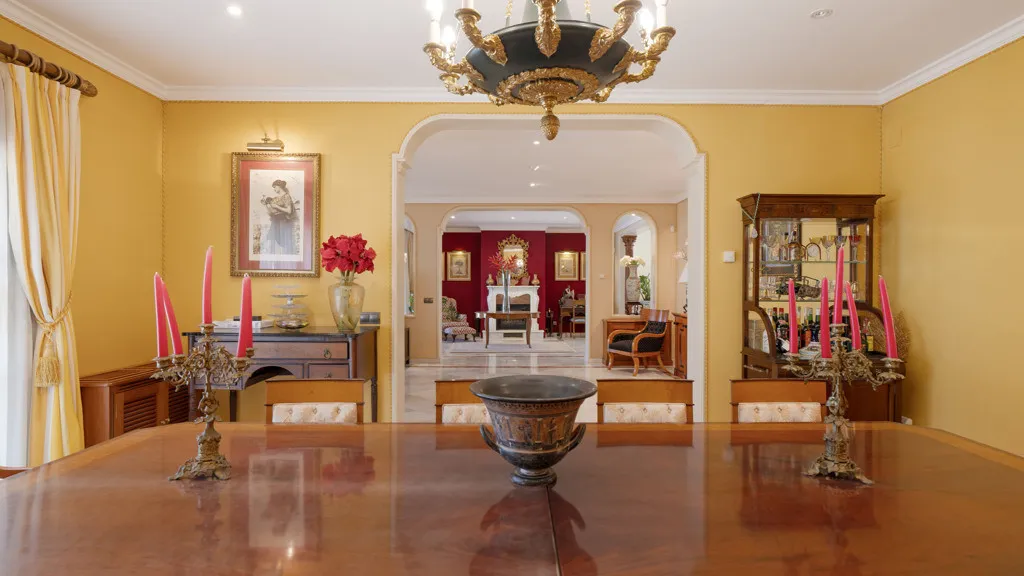 Buy Estepona 5 bedrooms chalet