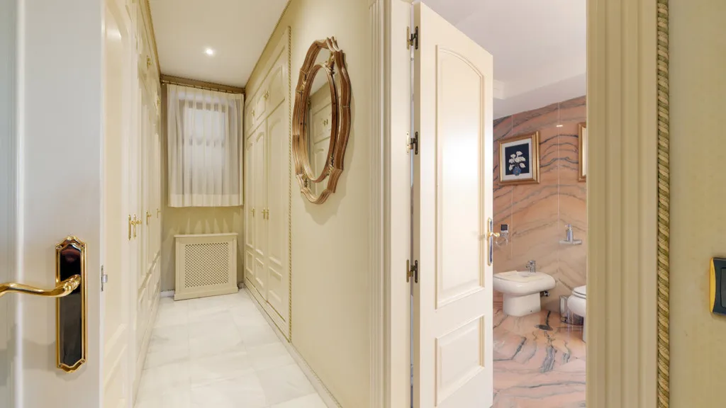 Buy Estepona 5 bedrooms chalet