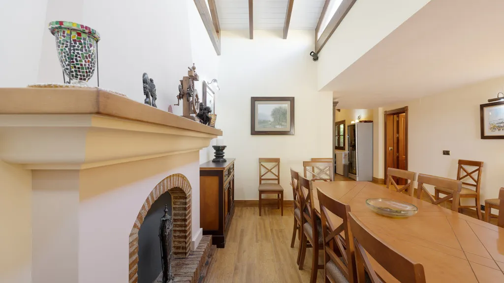 Buy Estepona 5 bedrooms chalet