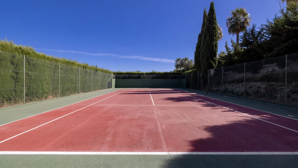 Buy Estepona 5 bedrooms chalet