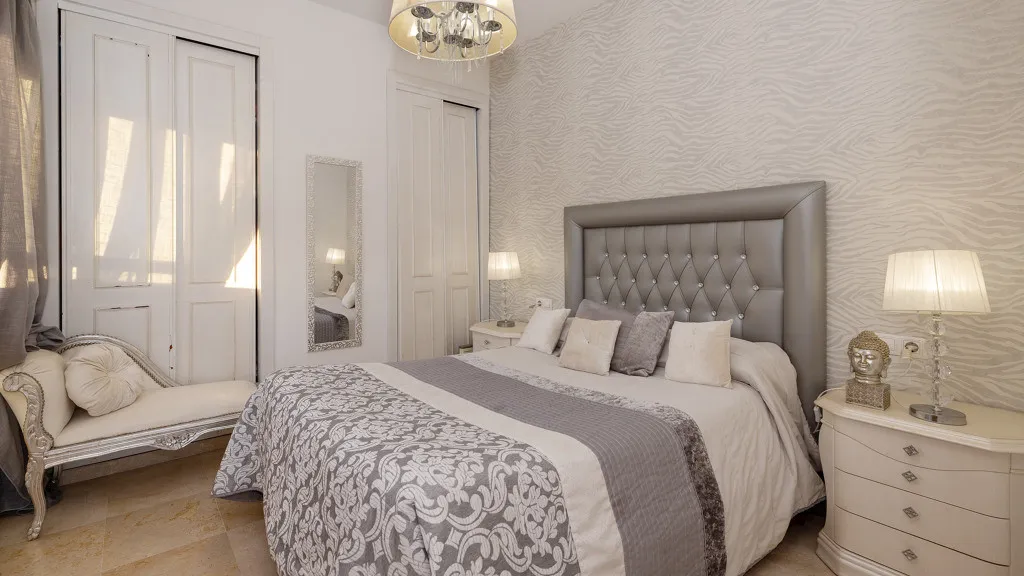 Apartamento con 3 dormitorios en venta en Estepona