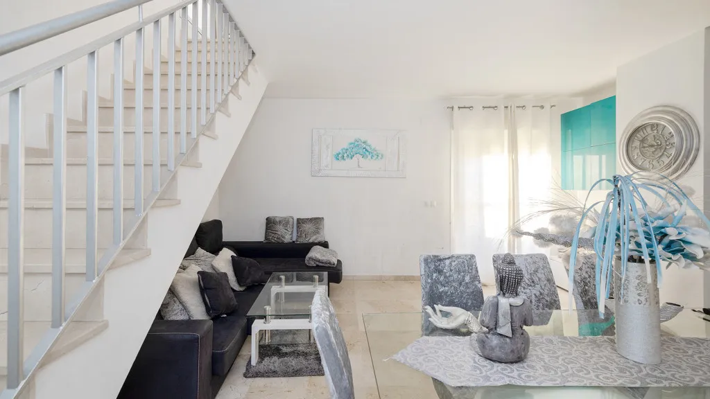 Apartamento con 3 dormitorios en venta en Estepona