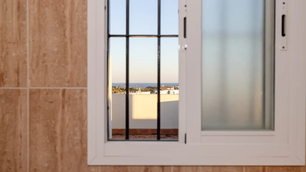 Apartamento con 3 dormitorios en venta en Estepona