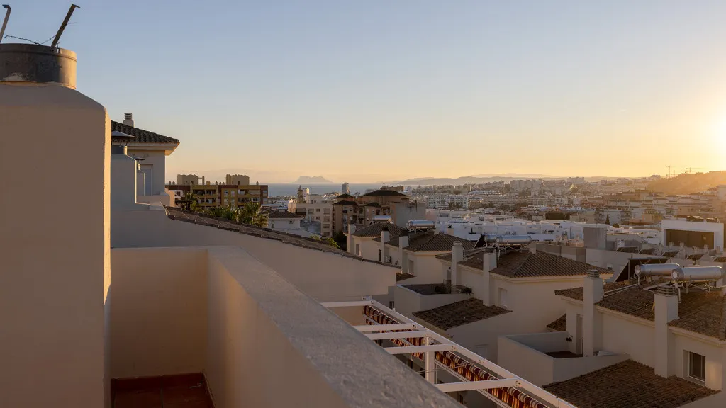 Apartamento con 3 dormitorios en venta en Estepona