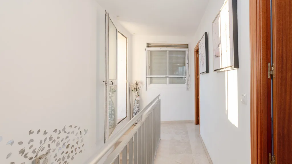 Apartamento con 3 dormitorios en venta en Estepona