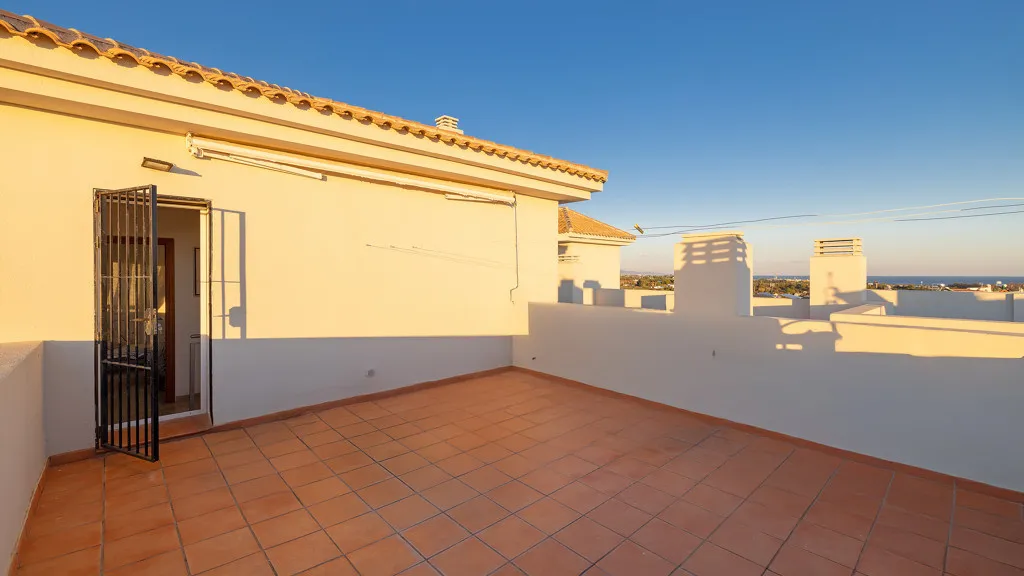 Apartamento con 3 dormitorios en venta en Estepona