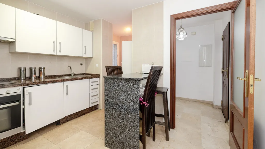Apartamento con 3 dormitorios en venta en Estepona