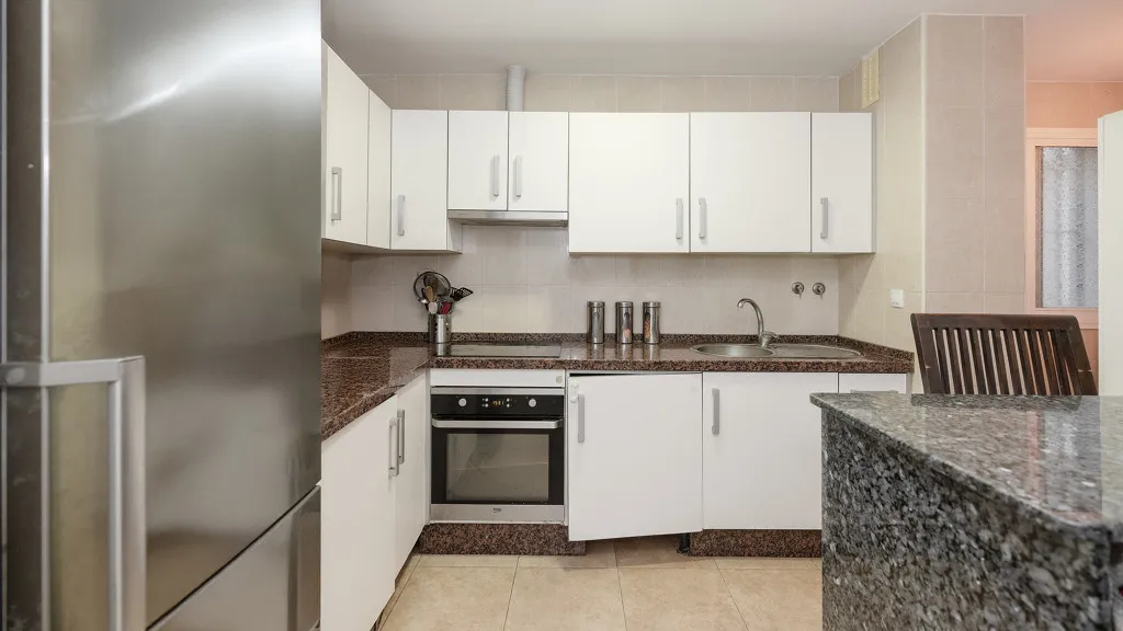 Apartamento con 3 dormitorios en venta en Estepona